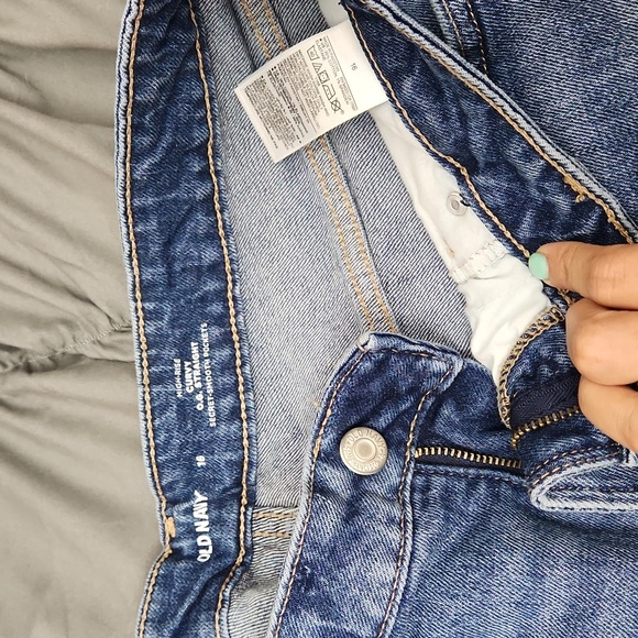 Old navy high rise curvy jean shorts - Picture 4 of 4